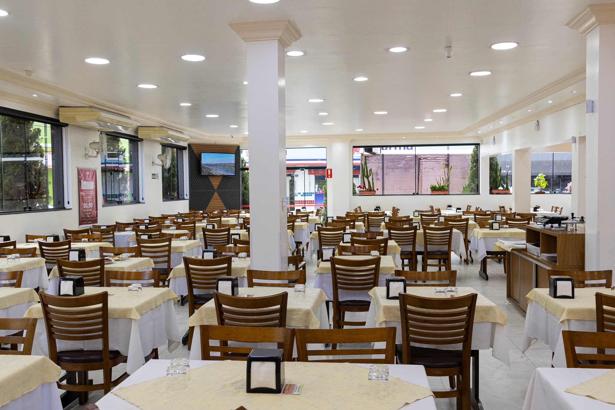 Restaurante Tinhos com ambiente interno